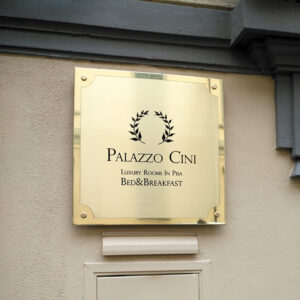 Targa Identificativa Hotel Personalizzata Ottone Satin Bordo Lucido