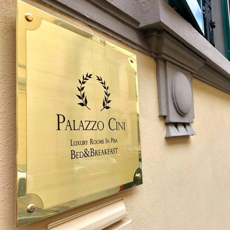 Targa Identificativa Hotel Personalizzata Ottone Satin Bordo Lucido - immagine 2