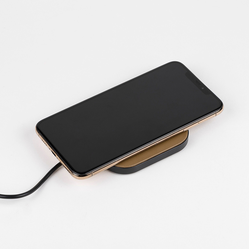 Wireless Charger Iconic di Hugo Boss - immagine 2