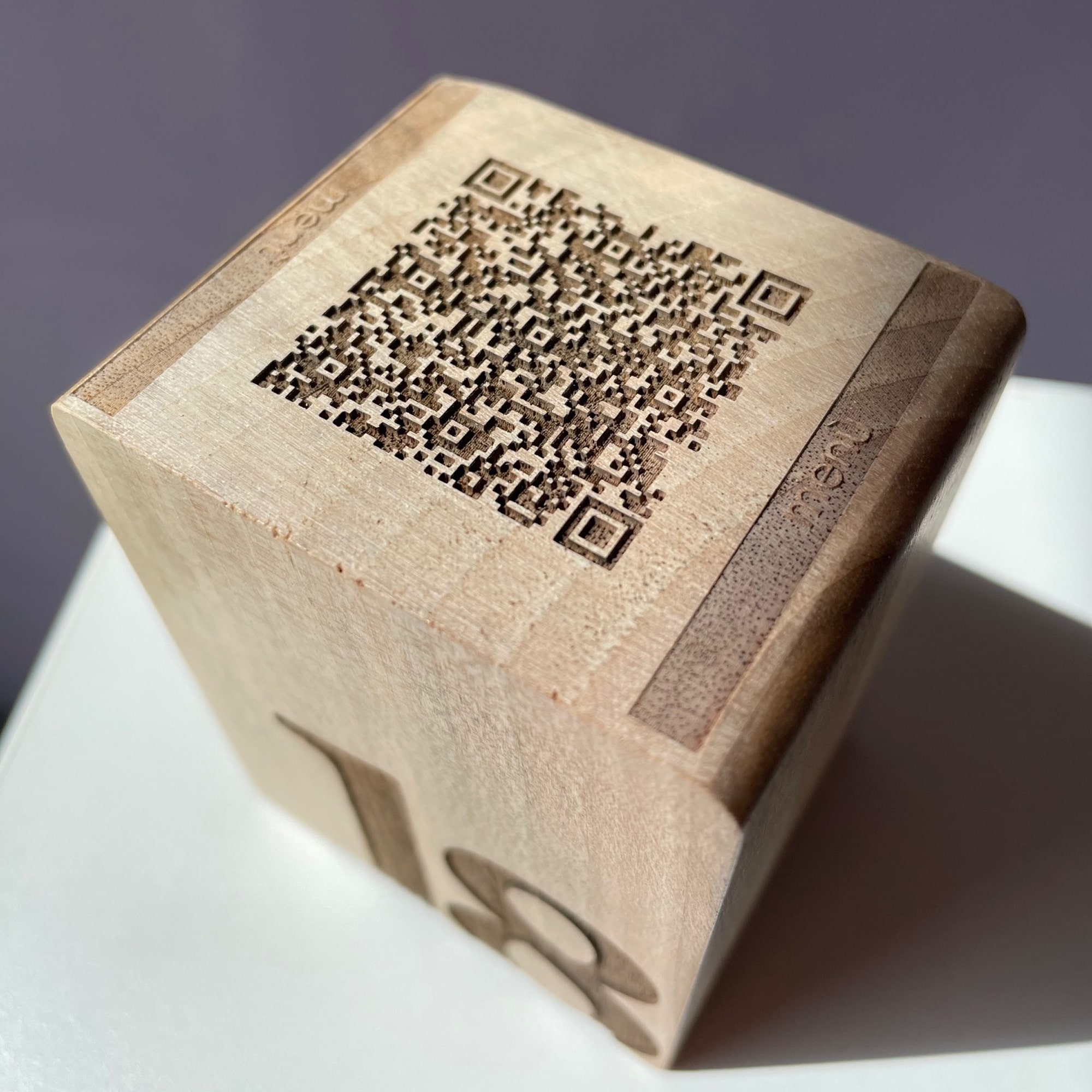 Segnatavolo in Legno Naturale Sostenibile QR Code Table - immagine 2