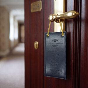 Cartellino Ecopelle “Room Service” con Cordoncino